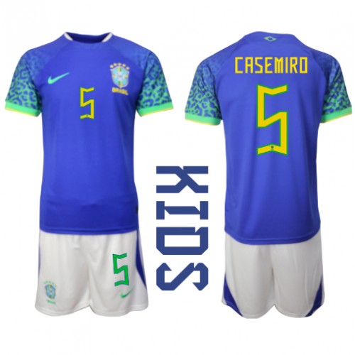 Maillot de foot Brésil Casemiro #5 Extérieur enfant Monde 2022 Manches Courte (+ pantalon court)